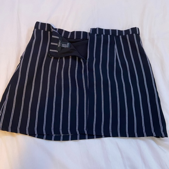 Stripped mini skirt - Picture 3 of 3